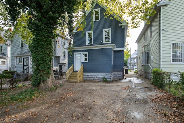 view of front property