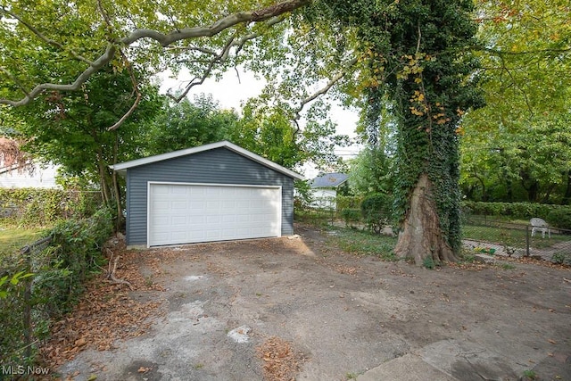 1360 E 114th St, Cleveland, OH 44106 - detached garage featuring fence