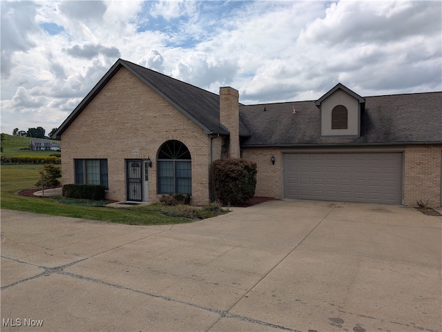 view of front facade featuring a garage