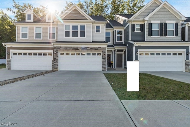 view of front facade featuring a garage