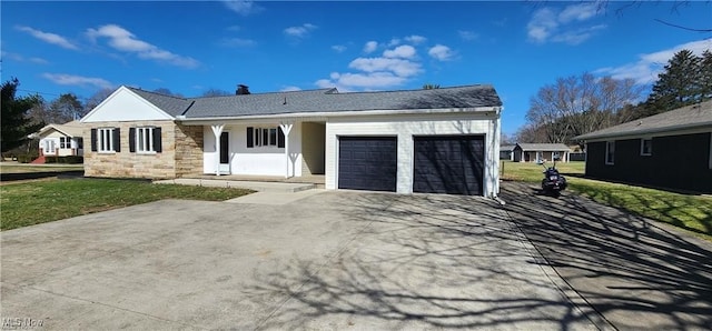 view of front facade with a garage and a front yard