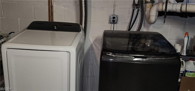 clothes washing area featuring washing machine and clothes dryer