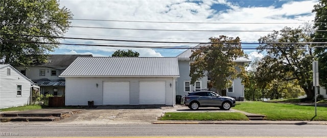 view of front of home with a front yard and a garage