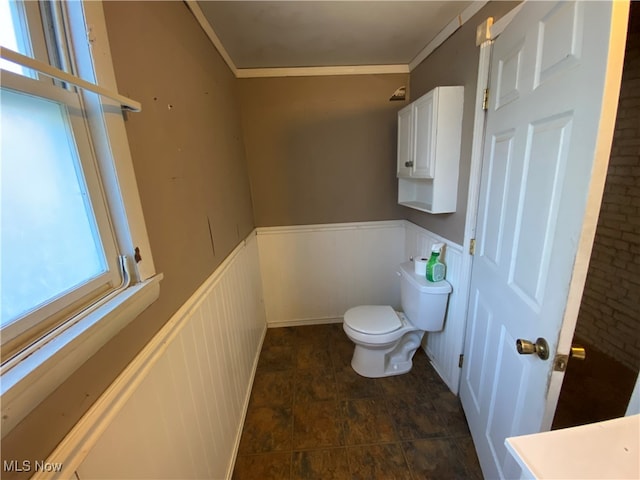 bathroom with crown molding and toilet