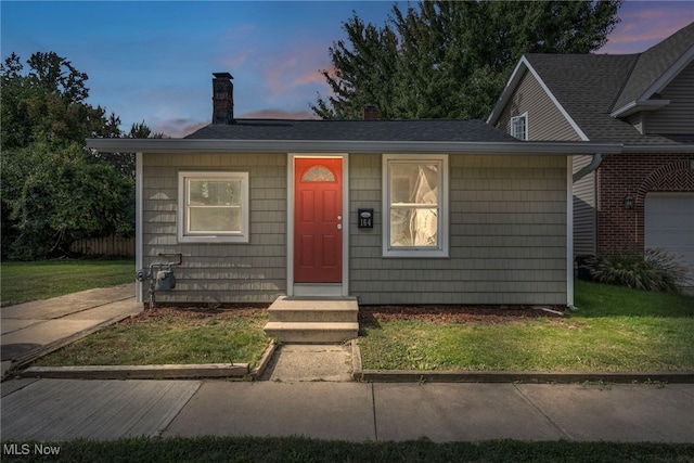 view of front of house featuring a lawn