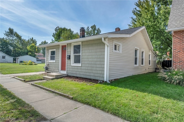 view of front of property with a front yard