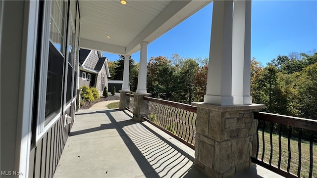 balcony featuring covered porch