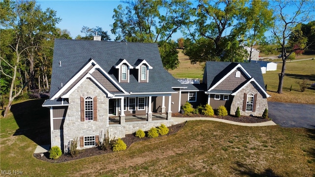 view of front of home featuring a front yard