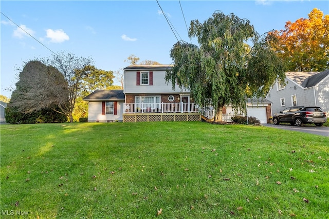 view of front of property with a front yard