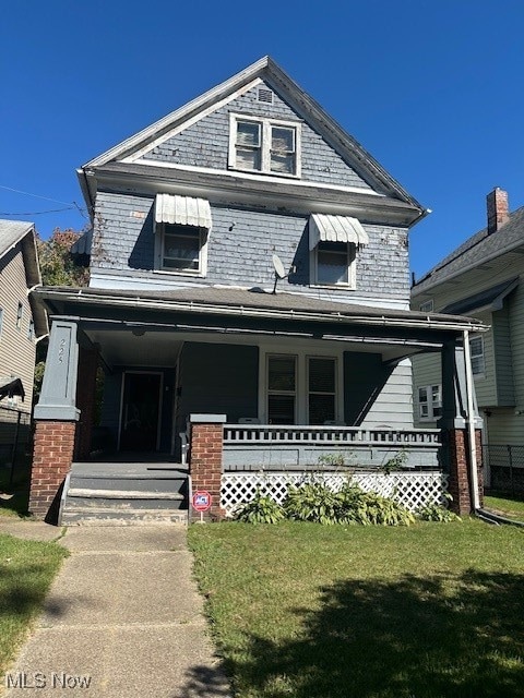 view of front of home featuring a front yard and covered porch