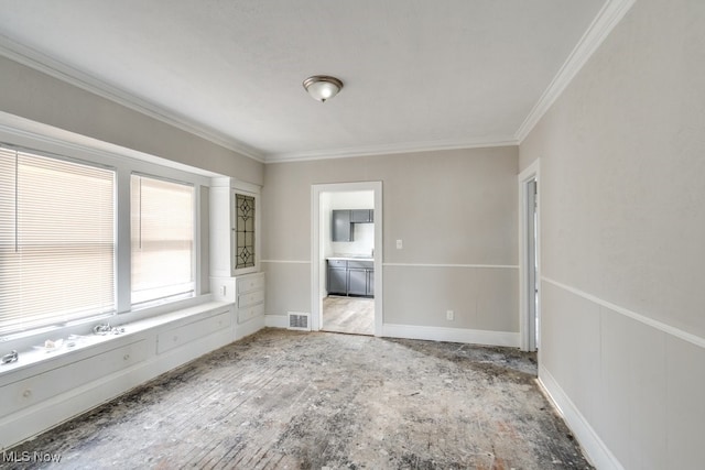 empty room with crown molding