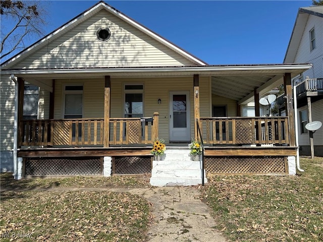 farmhouse featuring covered porch