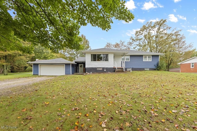 view of front of house featuring a front lawn and a garage