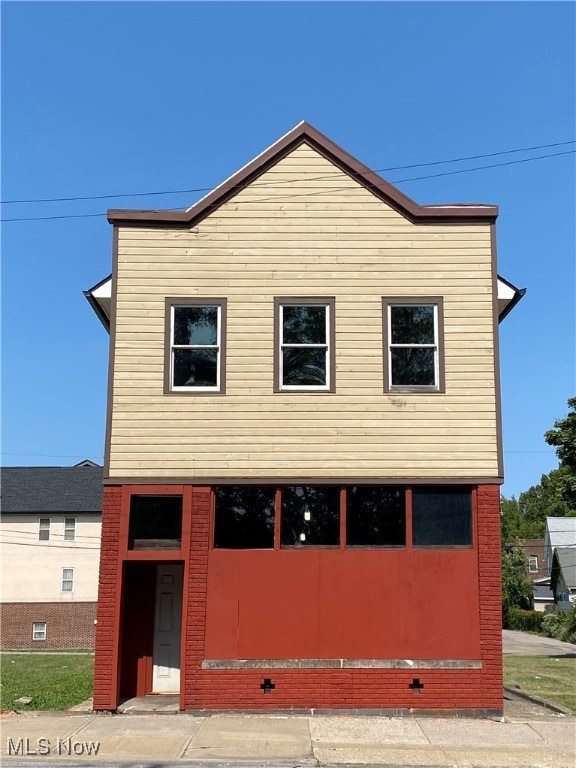 view of front of home