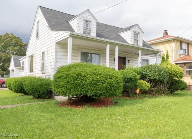 view of front facade featuring a porch and a front yard