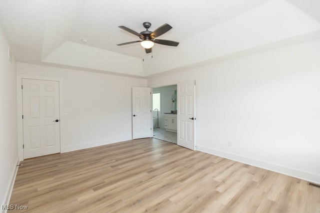 spare room featuring light hardwood / wood-style floors and ceiling fan