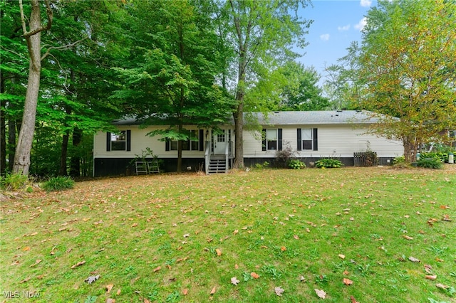 view of front facade featuring a front lawn