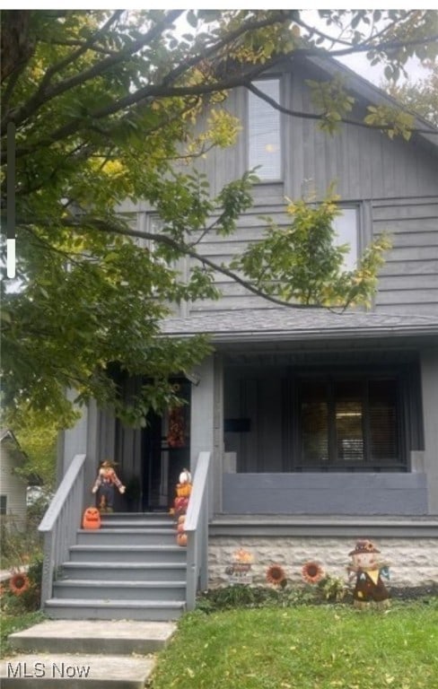 view of front of house featuring a porch