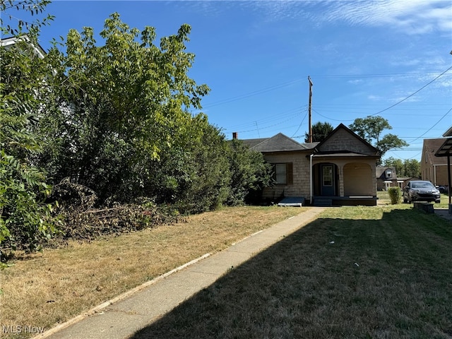 back of house featuring a yard