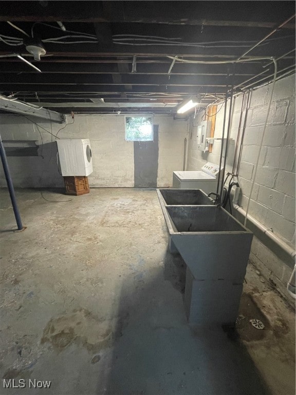 basement with washer / clothes dryer