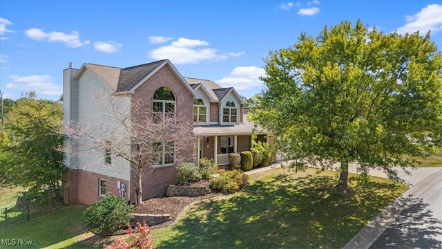 view of front of house featuring a front lawn