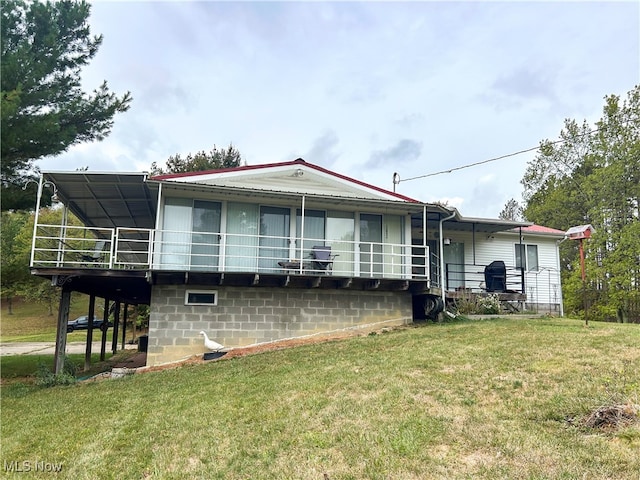 back of house featuring a yard