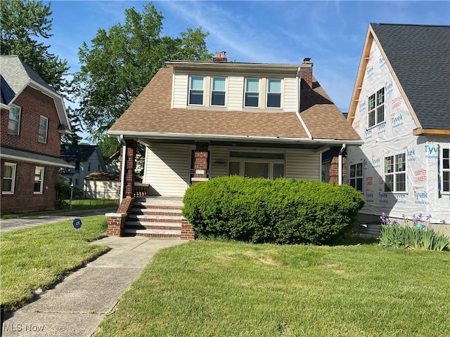 view of front of property featuring a front lawn and a porch