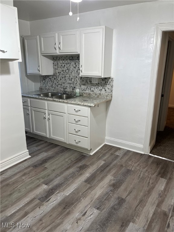 kitchen featuring white cabinets, dark hardwood / wood-style floors, sink, and tasteful backsplash