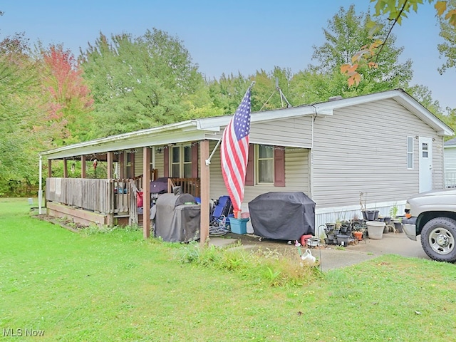 back of house featuring a yard