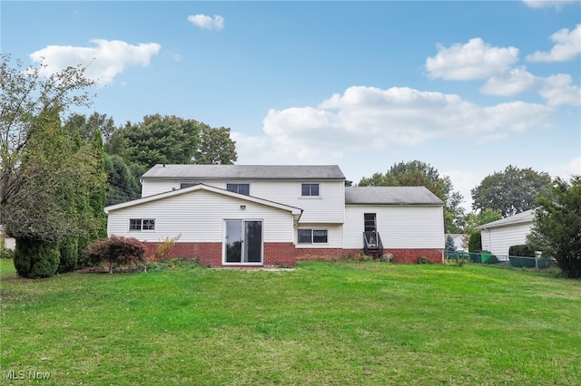 view of front of home with a front lawn