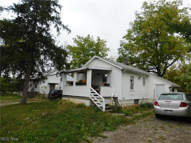 view of front of home featuring a garage and a front lawn