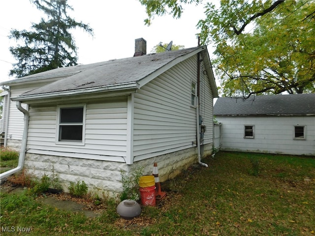 view of side of property featuring a yard