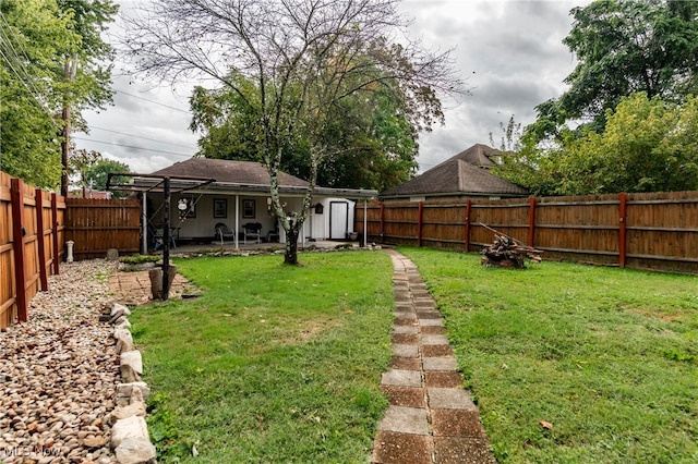 view of yard featuring a patio