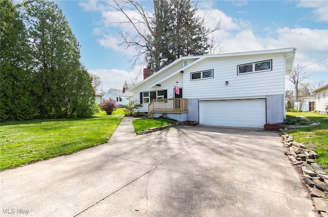 view of front facade with a garage and a front yard