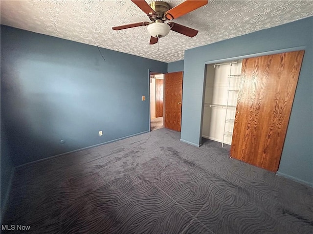 unfurnished bedroom with carpet, ceiling fan, a textured ceiling, and a closet