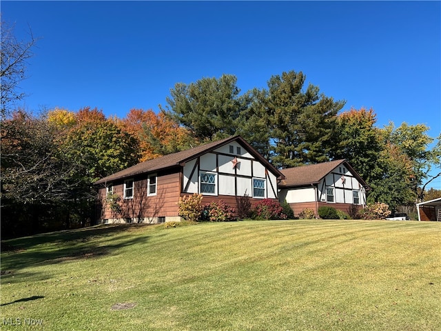 view of front of home featuring a front lawn