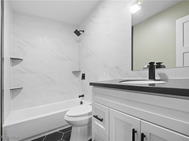 full bathroom featuring tile patterned floors, vanity, toilet, and tiled shower / bath