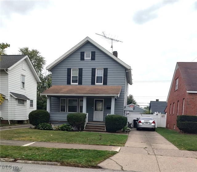 view of front of property with a front yard