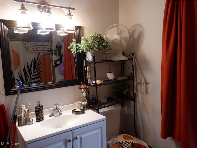 bathroom with a shower with curtain and vanity