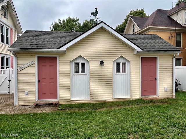 view of outbuilding featuring a lawn