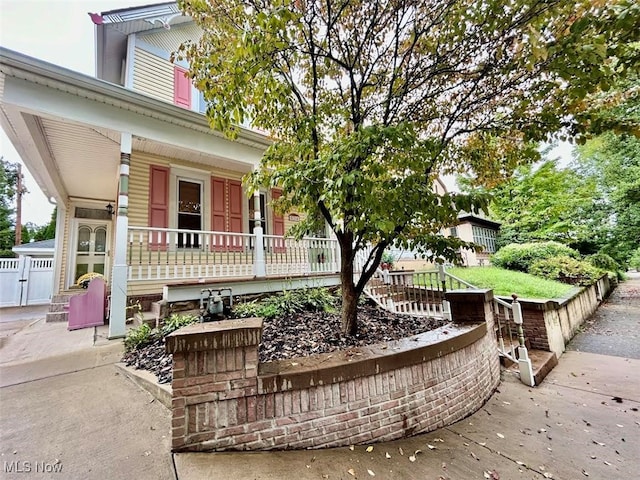 view of front facade featuring covered porch