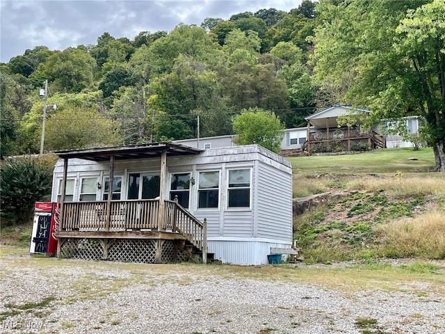 manufactured / mobile home with a wooden deck