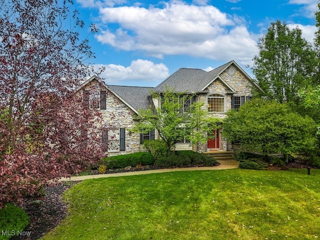 view of front of home featuring a front yard