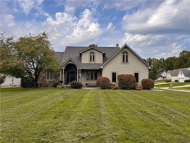 view of front facade with a front yard