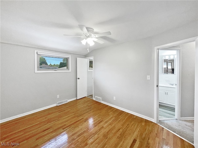 unfurnished room featuring ceiling fan and hardwood / wood-style flooring