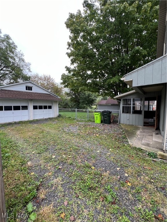 view of yard with an outdoor structure and a garage