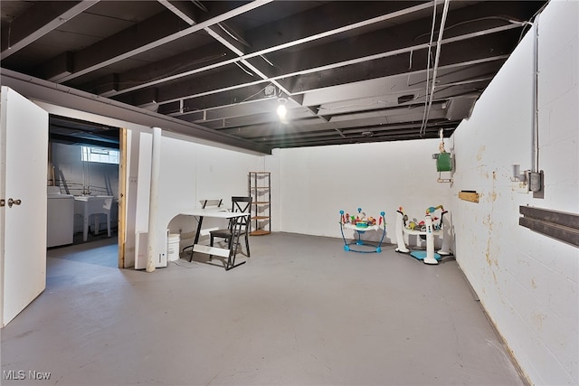 basement featuring washer / dryer