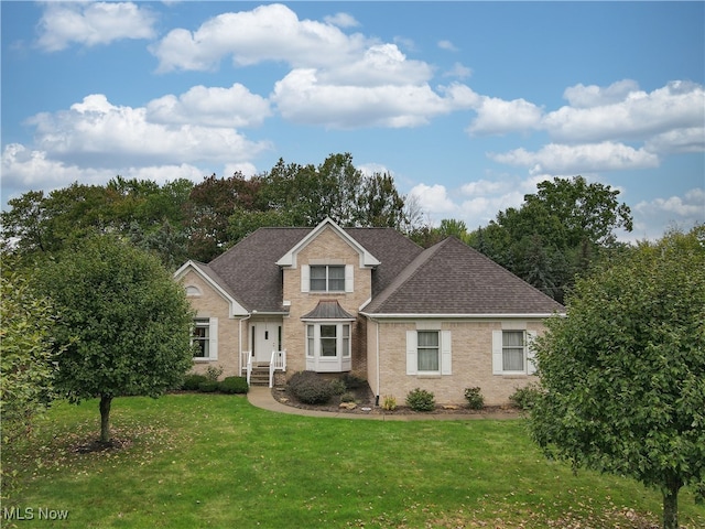 view of front of house featuring a front lawn