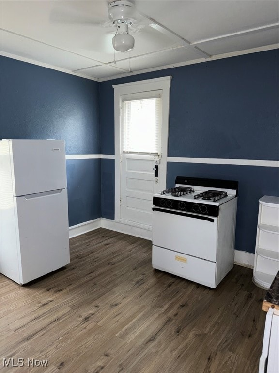 kitchen with white appliances, ceiling fan, and hardwood / wood-style flooring