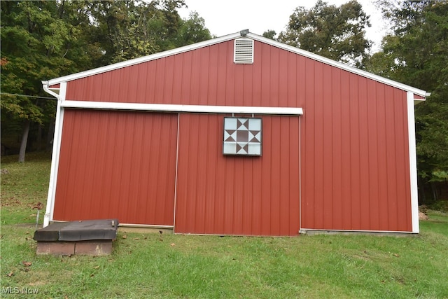 view of outbuilding featuring a yard